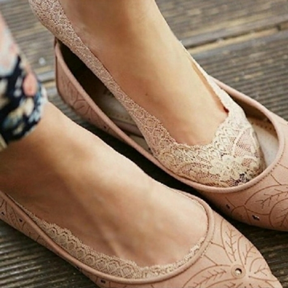 Accessories - ● Lovely Pair of No see Lace Socks